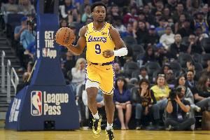 雷迪克:布朗尼今天的有球防守很棒 助攻斯玛特的三分很重要